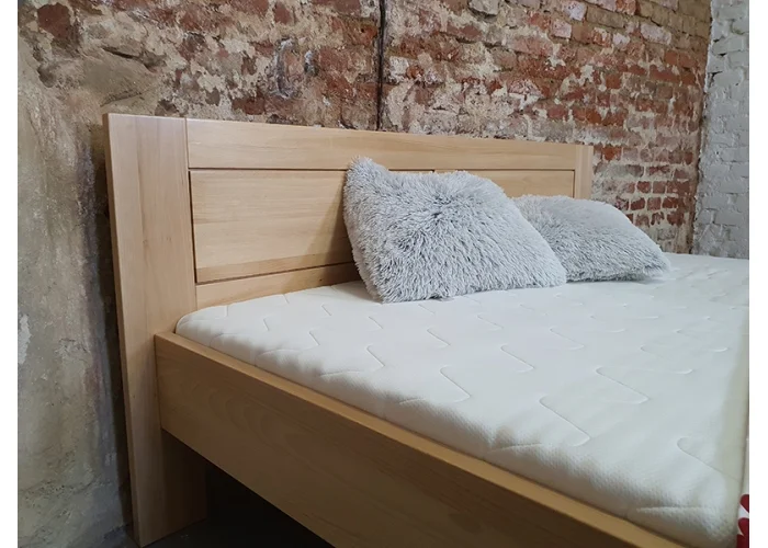 Masivní postel | BUK DANA