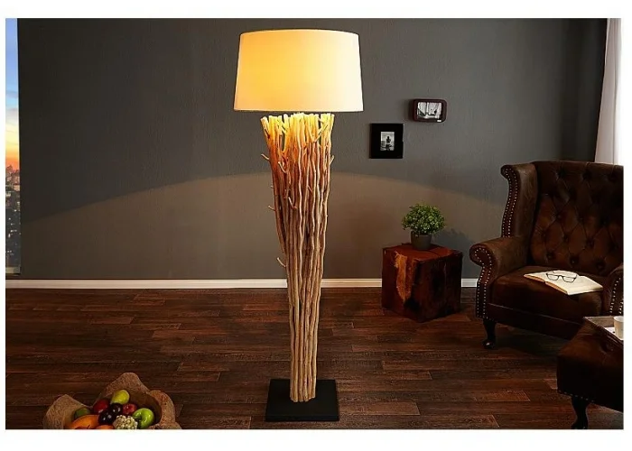 Stojací lampa v přírodním dřevě Euforie 175cm