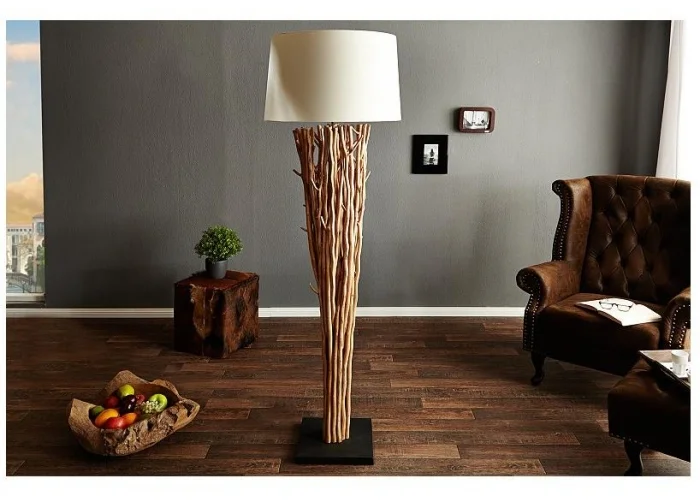 Stojací lampa v přírodním dřevě Euforie 175cm