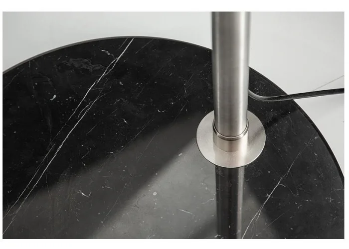 Stojací lampa Extenso černá