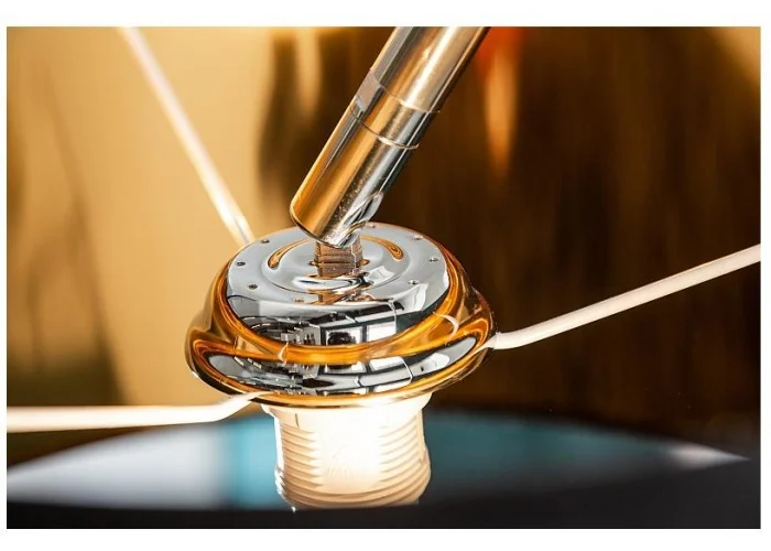 Stojací lampa Forma černé zlato